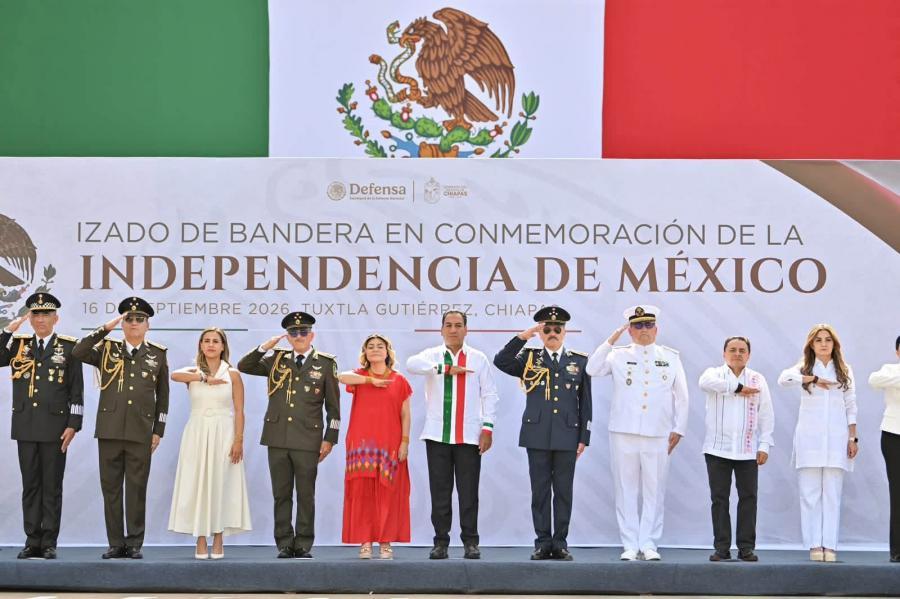 Ana Laura Romero Basurto acompaña al gobernador Eduardo Ramírez Aguilar en la conmemoración del 216 aniversario de la independencia de México