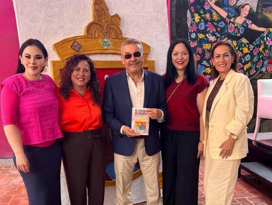Ana Laura Romero Basurto asiste a la presentación del libro “el escudo de Chiapas: trayecto de un movimiento social”